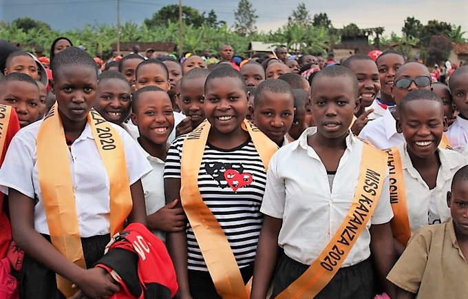 Séance de sensibilisation des jeunes filles organisee par Miss Kayanza